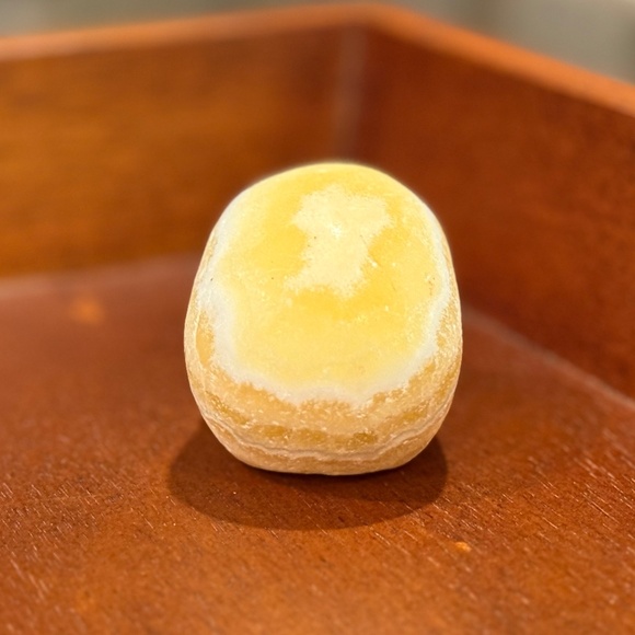 Natural Yellow Calcite Healing Skull - Picture 4 of 5